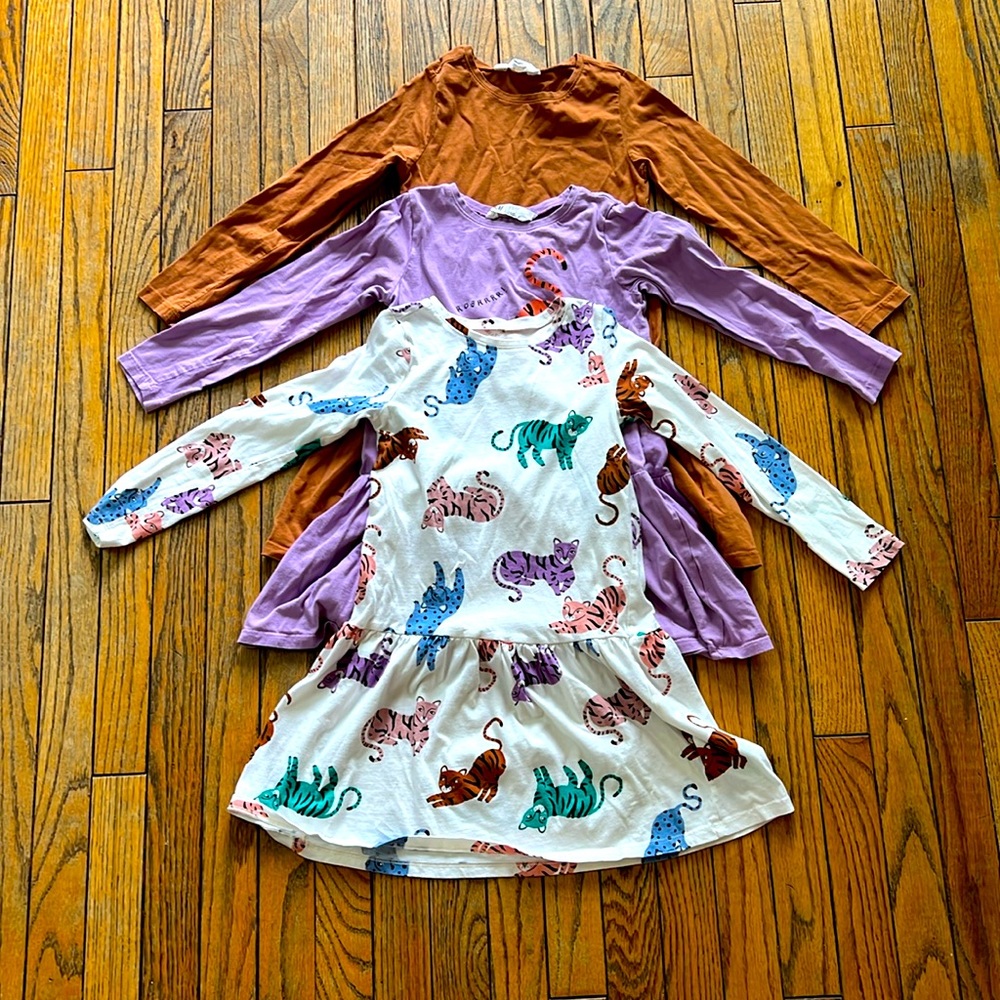 H&M cotton dresses. Set of 3 size 6-7y. Girl dresses with drop waist.